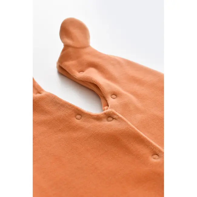 Set Broscuta cu salopeta si body din 80%bumbac organic si 20% poliester - Portocaliu, Baby Cosy (Marime: 3-6 Luni) JEMBC-CSYK6021-3