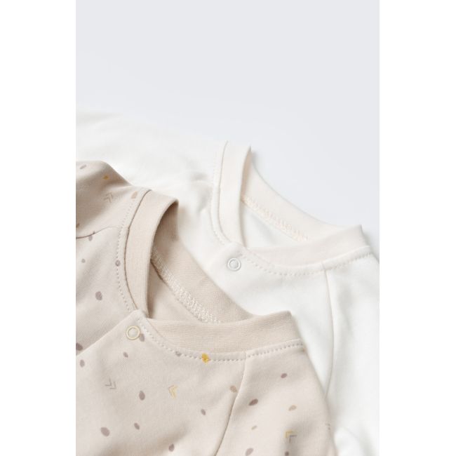 Set 2 salopetele cu maneca lunga si panataloni lungi cu botosei - 100%bumbac organic - Crem cu buline, Baby Cosy (Marime: 3-6 Luni) JEMBC-CSY5818-3
