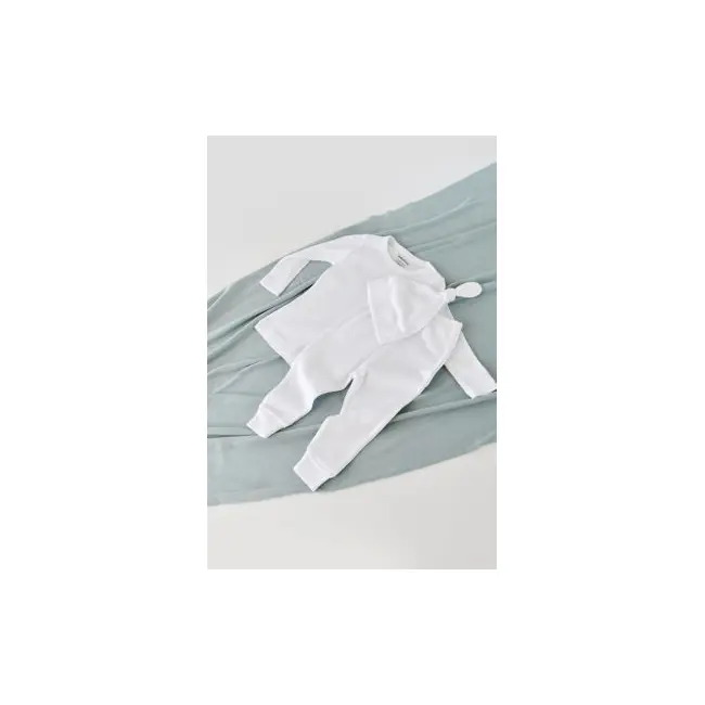 Set 3 piese: bluzita cu maneca lunga, panataloni lungi si caciulita din bumbac organic si modal - Alb, Baby Cosy (Marime: 9-12 luni) JEMBC-CSYM21511-9