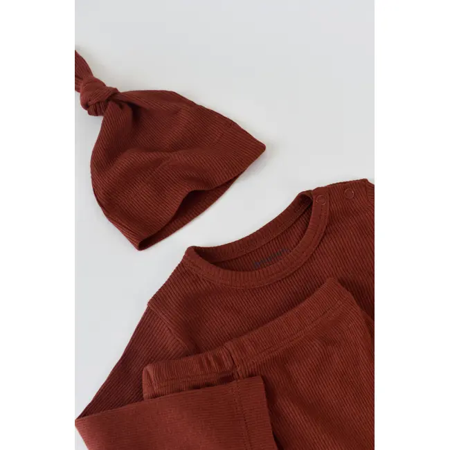 Set 3 piese: bluzita cu maneca lunga, panataloni lungi si caciulita din bumbac organic si modal - Caramiziu (Marime: 12-18 Luni) JEMBC-CSYM21501-12