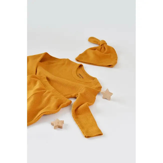Set 3 piese: bluzita cu maneca lunga, panataloni lungi si caciulita din bumbac organic si modal - Mustar (Marime: 18-24 Luni) JEMBC-CSYM21500-18