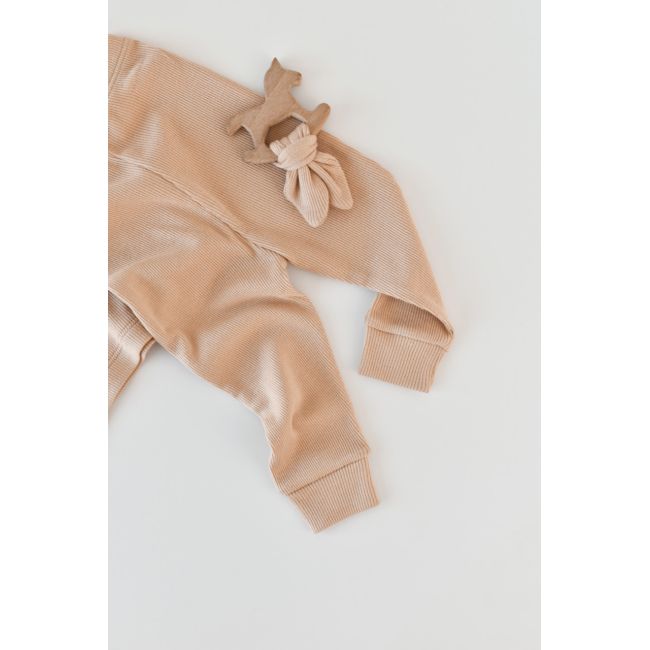 Set 3 piese: bluzita cu maneca lunga, panataloni lungi si caciulita din bumbac organic si modal - Somon (Marime: 18-24 Luni) JEMBC-CSYM21504-18