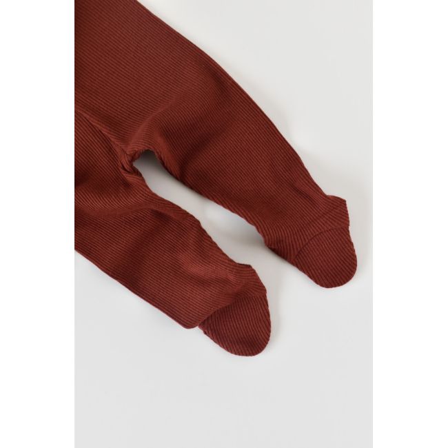 Set 3 piese: body cu maneca lunga, panataloni lungi cu botosei si caciulita din bumbac organic si modal - Caramiziu, Baby Cosy (Marime: 6-9 luni) JEMBC-CSYM23501-6