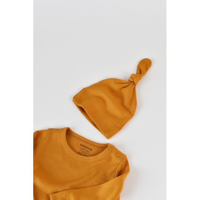 Set 3 piese: body cu maneca lunga, panataloni lungi cu botosei si caciulita din bumbac organic si modal - Mustar, Baby Cosy (Marime: 0-3 Luni) JEMBC-CSYM23500-0