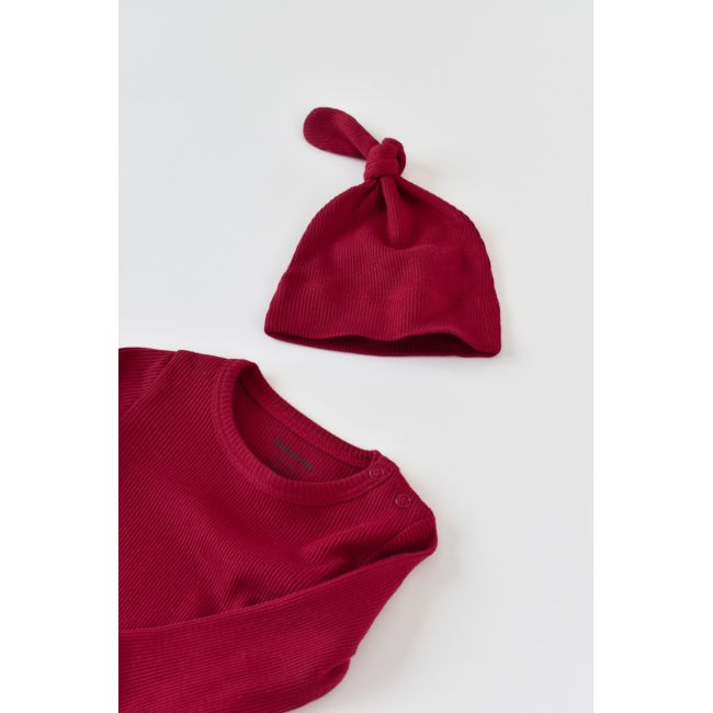 Set 3 piese: body cu maneca lunga, panataloni lungi cu botosei si caciulita din bumbac organic si modal - Rosu, Baby Cosy (Marime: 6-9 luni) JEMBC-CSYM23502-6