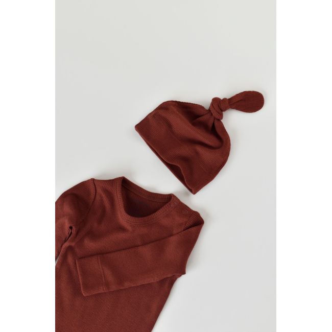 Set 3 piese: body cu maneca lunga, panataloni lungi si caciulita din bumbac organic si modal - Caramiziu, Baby Cosy (Marime: 6-9 luni) JEMBC-CSYM22501-6