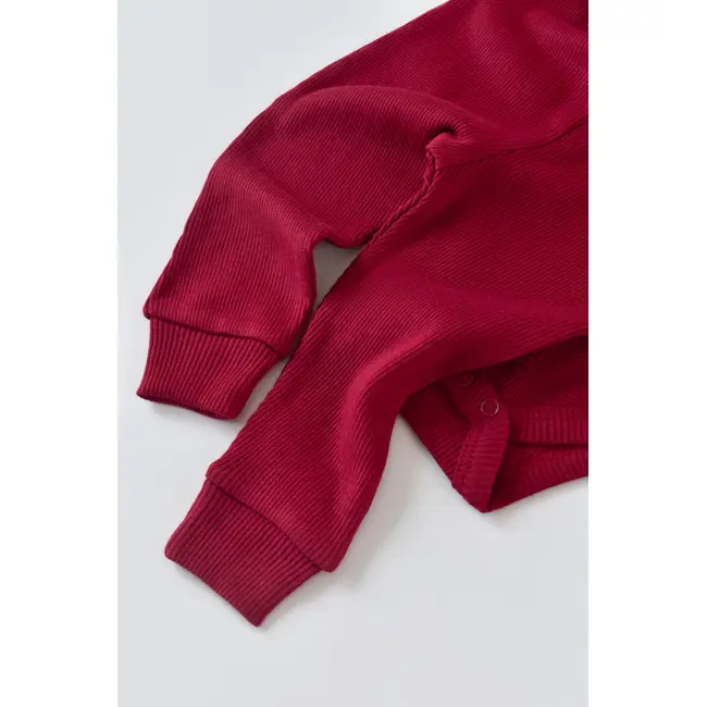 Set 3 piese: body cu maneca lunga, panataloni lungi si caciulita din bumbac organic si modal - Rosu, Baby Cosy (Marime: 9-12 luni) JEMBC-CSYM22502-9