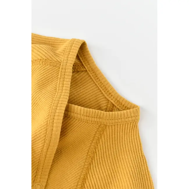 Set 4 piese: bluza, pantaloni, caciulita si manusi din bumbac organic si modal - Mustar, Baby Cosy (Marime: 6-9 luni) JEMBC-CSYM24500-6