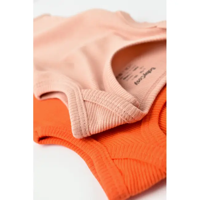 Set 2 body-uri fara maneci bebe unisex din bumbac organic si modal - Rodie/Piersica, Baby Cosy (Marime: 9-12 luni) JEMBC-CSYM11114-9