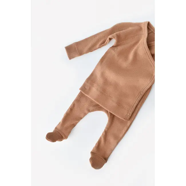 Set 4 piese: bluza, pantaloni, caciulita si manusi din bumbac organic si modal - Maro, Baby Cosy (Marime: 6-9 luni) JEMBC-CSYM24506-6