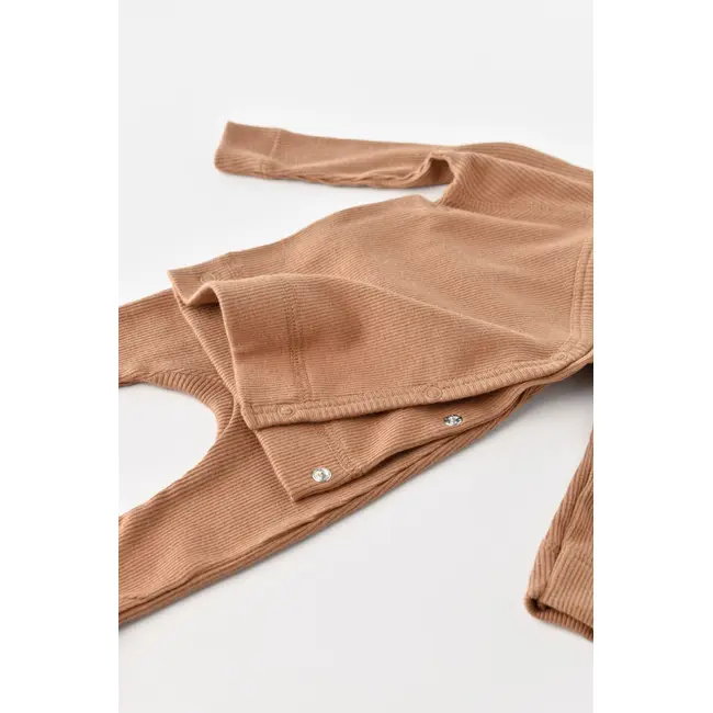 Set 4 piese: bluza, pantaloni, caciulita si manusi din bumbac organic si modal - Maro, Baby Cosy (Marime: 6-9 luni) JEMBC-CSYM24506-6