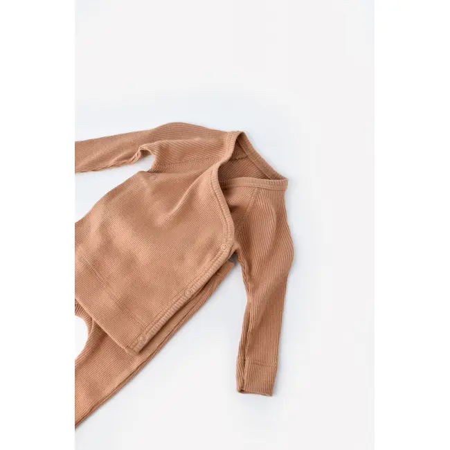 Set 4 piese: bluza, pantaloni, caciulita si manusi din bumbac organic si modal - Maro, Baby Cosy (Marime: 6-9 luni) JEMBC-CSYM24506-6
