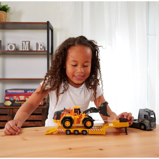 Camion majorette volvo cu remorca si buldozer hubs213726000