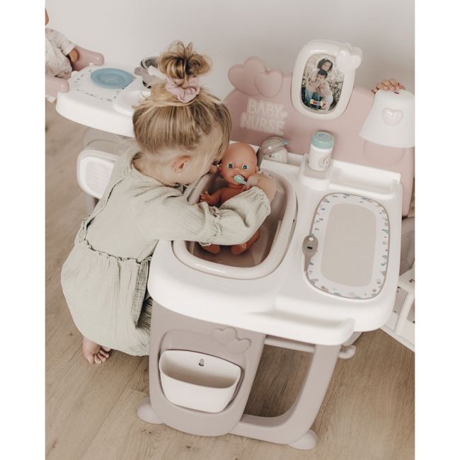 Centru de ingrijire pentru papusi smoby baby nurse doll`s play center maro cu 23 accesorii hubs7600220376