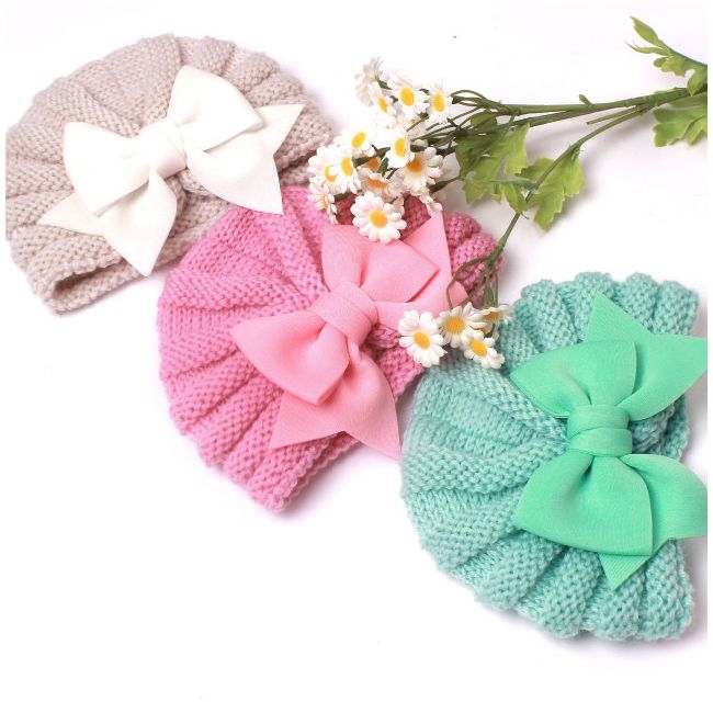 Caciulita crosetata tip turban cu fundita aplicata in fata LIx-22099-sa1