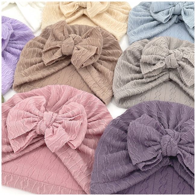 Caciulita tip turban cu model din tesatura si funda aplicata AMx-22032