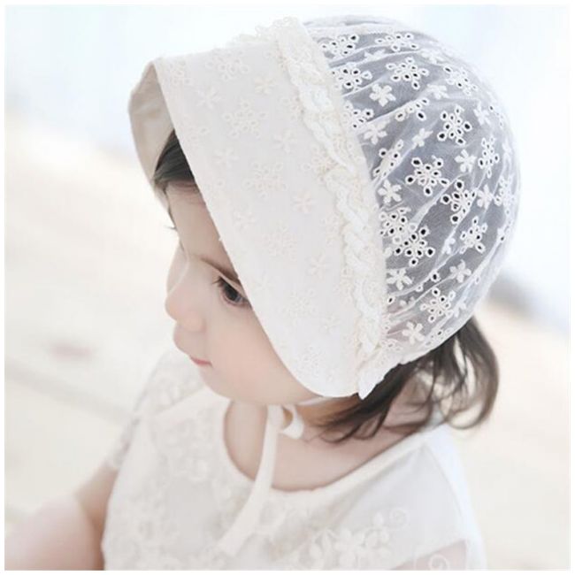 Boneta ivoire cu floricele brodate MD1142