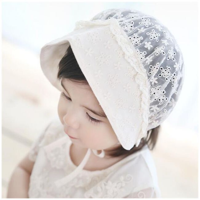 Boneta ivoire cu floricele brodate MD1142