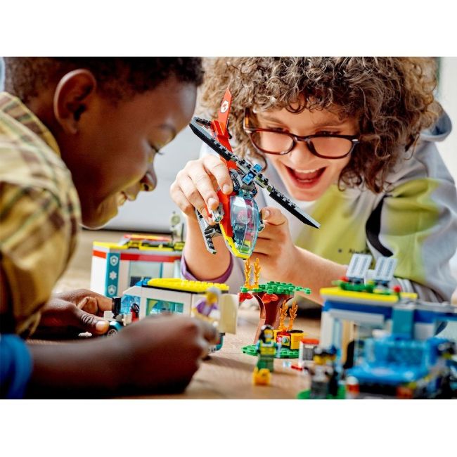 LEGO CITY CENTRU PENTRU VEHICULE DE URGENTA 60371 VIVLEGO60371