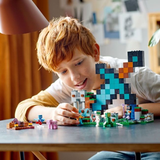 LEGO MINECRAFT AVANPOSTUL SABIEI 21244 VIVLEGO21244