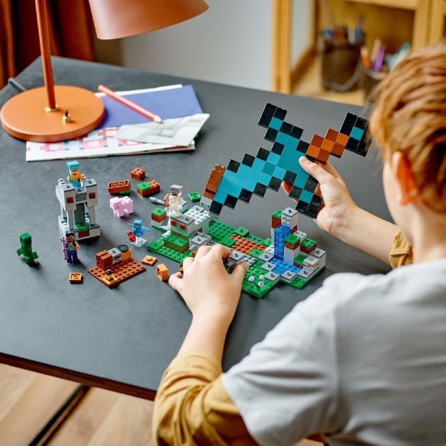 LEGO MINECRAFT AVANPOSTUL SABIEI 21244 VIVLEGO21244