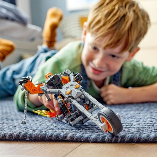 LEGO SUPER HEROES ROBOT SI MOTOCICLETA CALARETUL FANTOMA 76245 VIVLEGO76245
