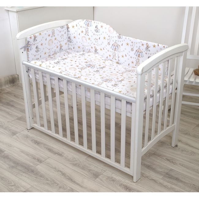 Set Lenjerie Din Bumbac Cu Protectie Laterala Pentru Pat Bebe 120 X 60 Cm, Circ Blue, Amy Pjb84774