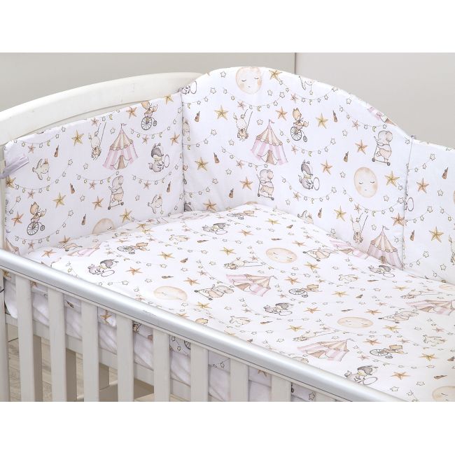 Set Lenjerie Din Bumbac Cu Protectie Laterala Pentru Pat Bebe 120 X 60 Cm, Circ Roz Pjb84775