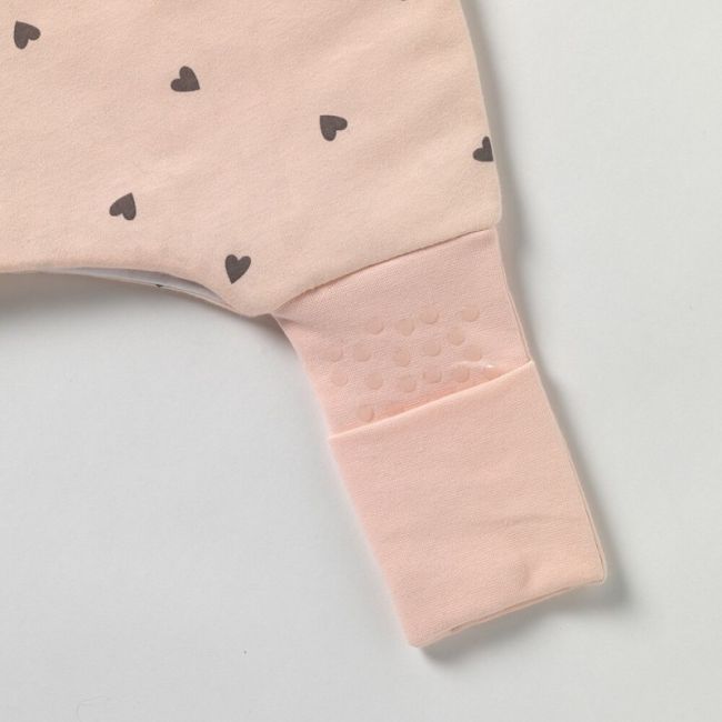 Sac de dormit cu picioruse si talpa antiderapanta Hearts 120 cm + manseta 1.0 Tog BBXCJ575-10FN