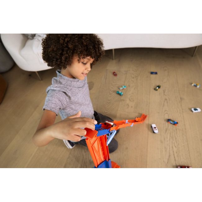 HOT WHEELS MEGA TRANSPORTATOR MASINI SI PISTA DE LANSARE VIVMTHDY92