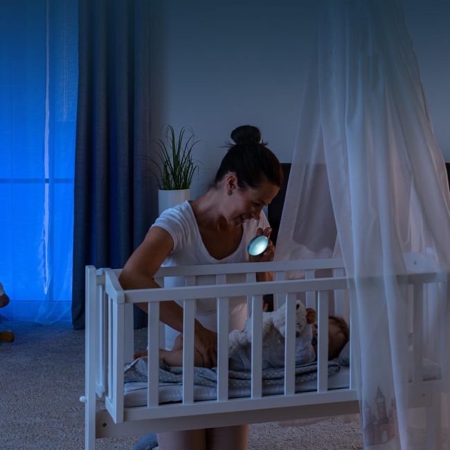 Lampa de veghe inteligenta cu senzor de miscare, comunicare wireless cu smartphone, temporizator, Reer NightGuide SmartLight 52460