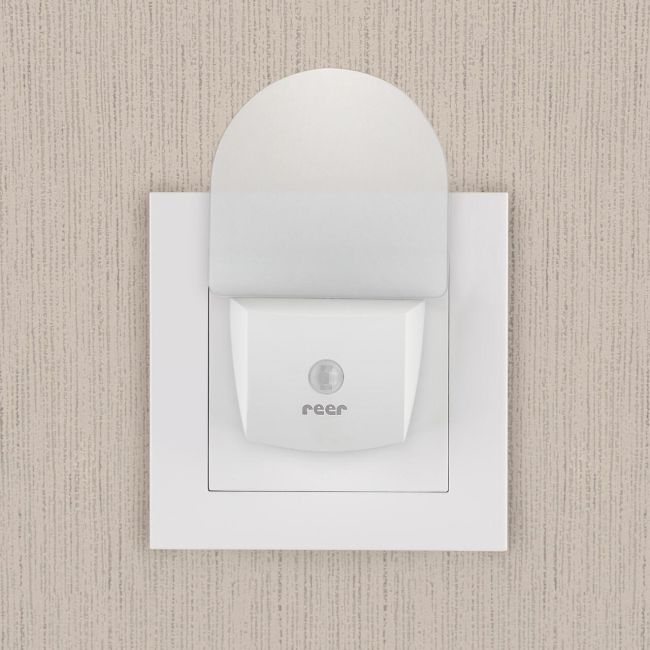 Lampa de veghe pentru priza, cu senzor de noapte sau zi, 0+ luni, Reer NightGuide 52380