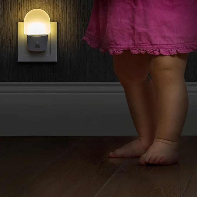 Lampa de veghe pentru priza, cu comutator, 0+ luni, Reer NightGuide 52390