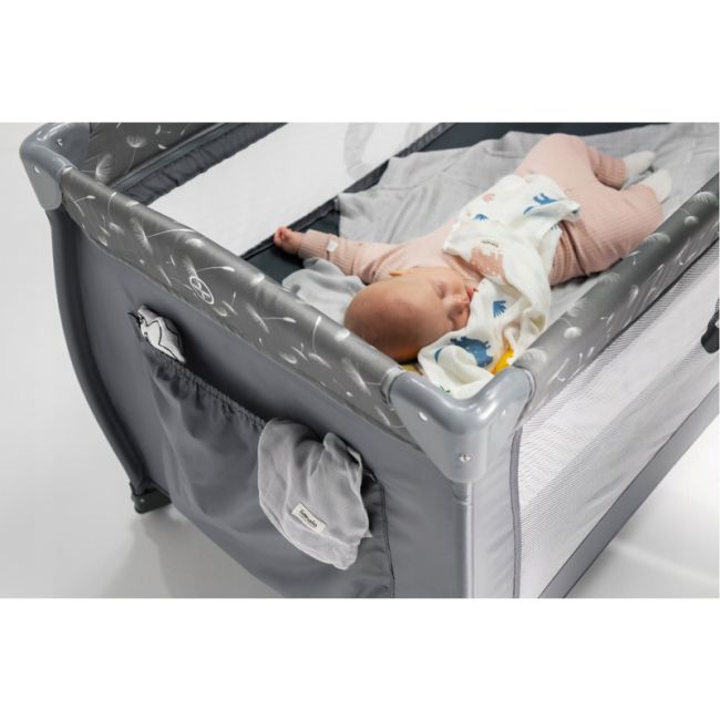 Lionelo - Patut pliant cu doua nivele, Stefi Plus, Cu intrare laterala cu fermoar, 2 roti, 120x60 cm, Conform cu standardul european de securitate EN 716, Gri BYNLO-STEFI_PLUS_GREY_WHITE