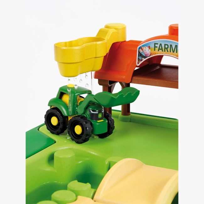 Masuta de joaca cu apa si nisip 2 in 1 - ferma john deere tk3948