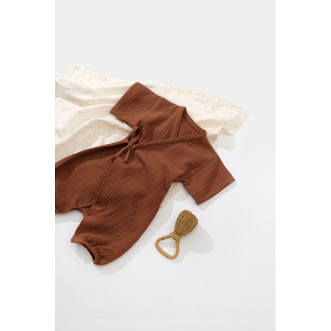 Salopeta petrecuta din muselina, BabyCosy, 100% bumbac organic, Caramiziu (Marime: 3-6 Luni) JEMBC-CSYM7001-3