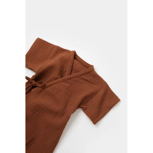 Salopeta petrecuta din muselina, BabyCosy, 100% bumbac organic, Caramiziu (Marime: 6-9 luni) JEMBC-CSYM7001-6