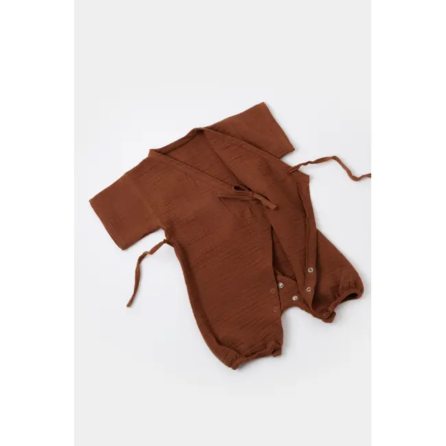Salopeta petrecuta din muselina, BabyCosy, 100% bumbac organic, Caramiziu (Marime: 6-9 luni) JEMBC-CSYM7001-6
