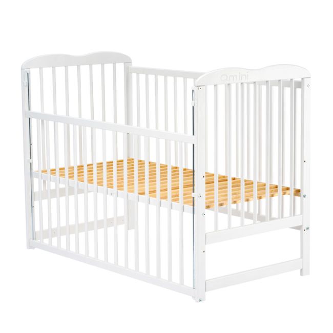Qmini - Patut din lemn Agata 120x60 cm, Cu laterala culisanta, Din lemn de pin, Stabil si rezistent, Inaltime saltea reglabila pe 3 nivele, Laterala cu 3 bete detasabile, EN716-1, EN716-2, Alb + Saltea 12 cm BYNQMAGA12CM03AL