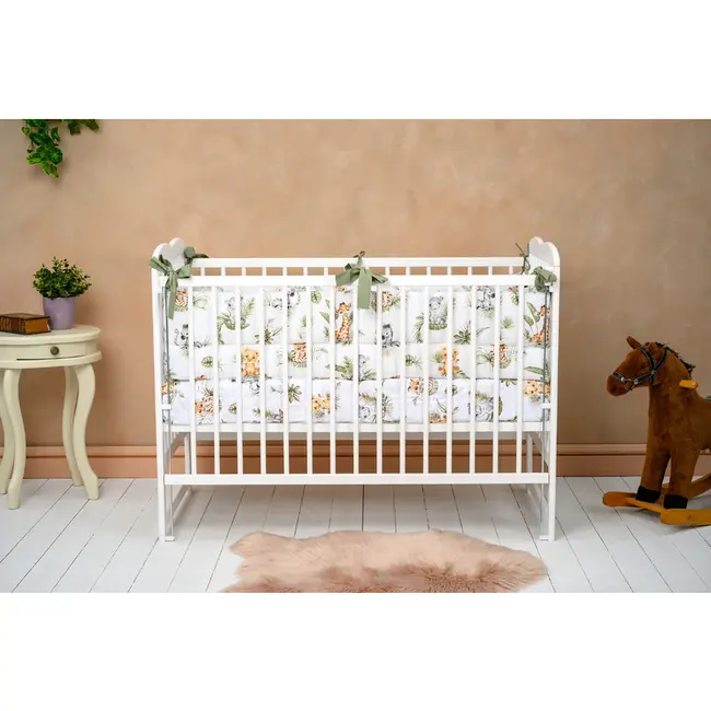 Qmini - Patut din lemn Agata120x60 cm, Cu laterala culisanta, Din lemn de pin, Stabil si rezistent, Inaltime saltea reglabila pe 3 nivele, Laterala cu 3 bete detasabile, EN716-1, EN716-2, Alb BYNQMAGA03AL