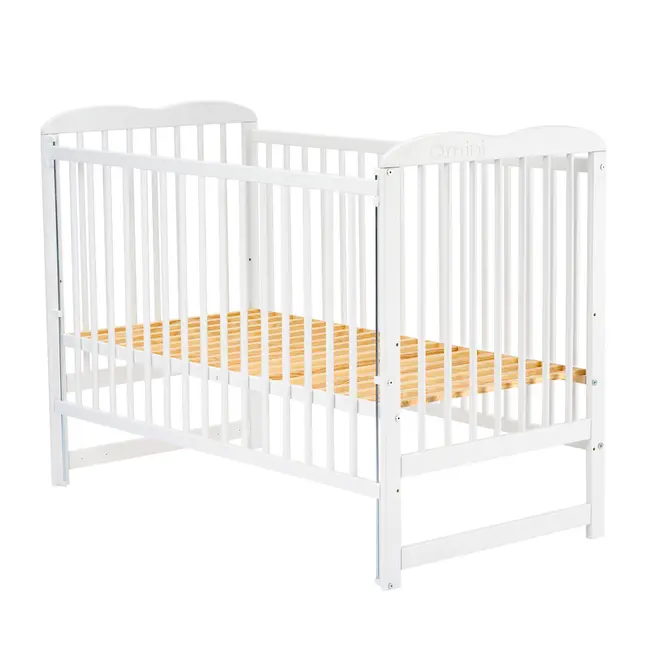 Qmini - Patut din lemn Agata120x60 cm, Cu laterala culisanta, Din lemn de pin, Stabil si rezistent, Inaltime saltea reglabila pe 3 nivele, Laterala cu 3 bete detasabile, EN716-1, EN716-2, Alb BYNQMAGA03AL