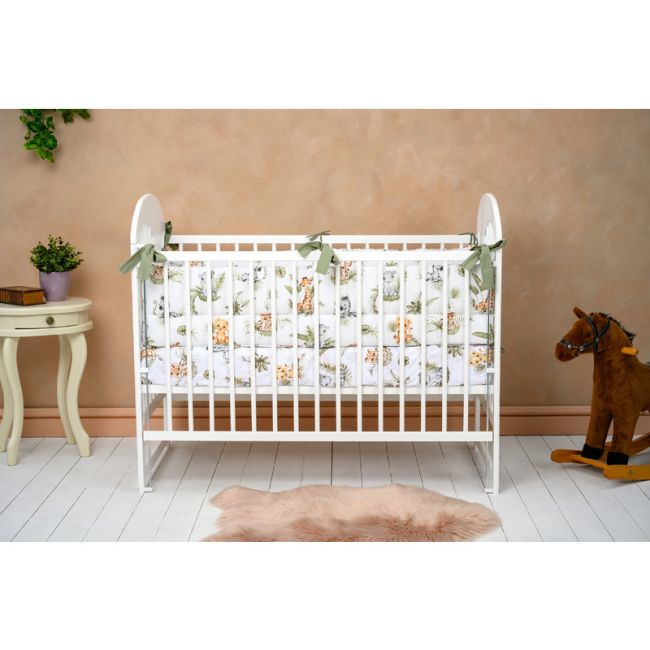 Qmini - Patut din lemn Julia II Elefantel 120x60 cm, Cu laterala culisanta, Din lemn de pin, Stabil si rezistent, Inaltime saltea reglabila pe 3 nivele, Laterala cu 3 bete detasabile, EN716-1, EN716-2, Alb BYNQMJUL03AL