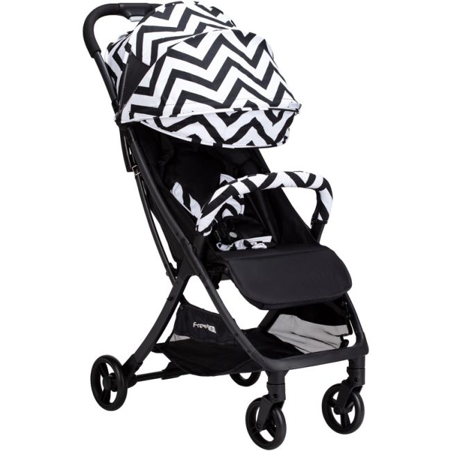 Carucior sport pliabil tip troler, Solo, Tehnologia inovatoare One-Hand Folding, Greutate 6 kg, Cu capotina UPF 50+, Pliere compacta pentru avion, Conform cu standardul european de securitate EN 1888-1:2018, FreeON, Black/White BYN48617