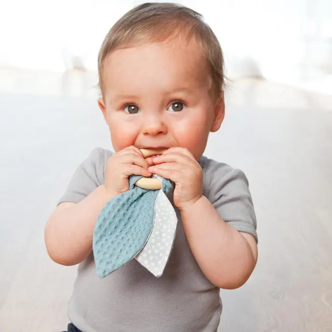 Jucarie dentitie din bumbac cu inel din lemn, albastru, Grunspecht 571-V3