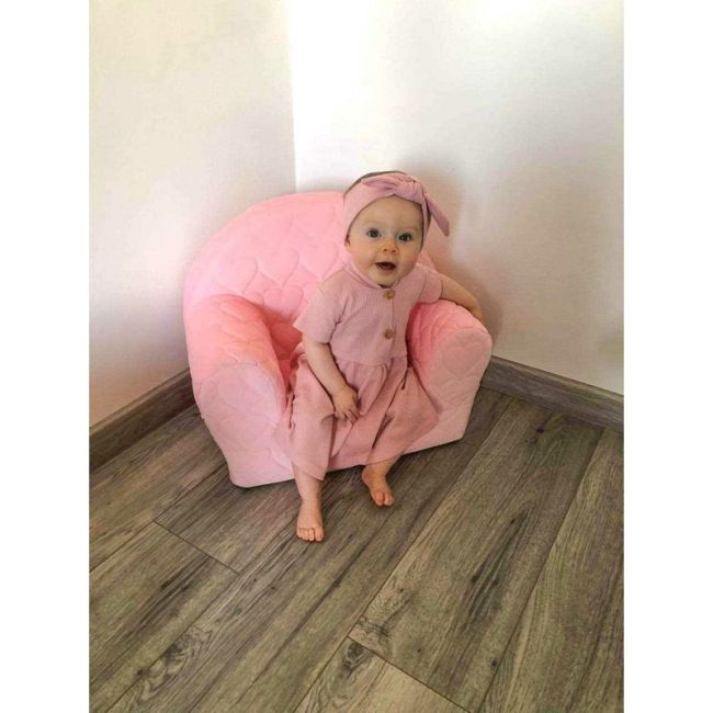 Fotoliu din burete pentru copii, Cu buzunar lateral, Din tesatura de catifea, Cu Husa detasabila, Hearts, Din materiale certificate Oeko Tex Standard 100, New Baby, 9 luni - 5 ani, Pink BYN48053