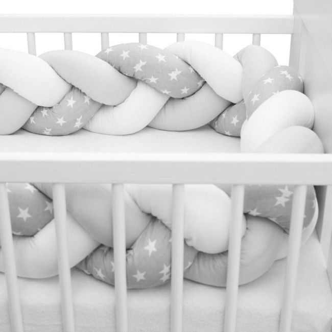 Protectie laterala pentru patut, Tip Bumper impletit, Din bumbac, Din materiale certificate Oeko Tex Standard 100, New Baby, Lungime 225 cm, Stars grey/white BYN42970