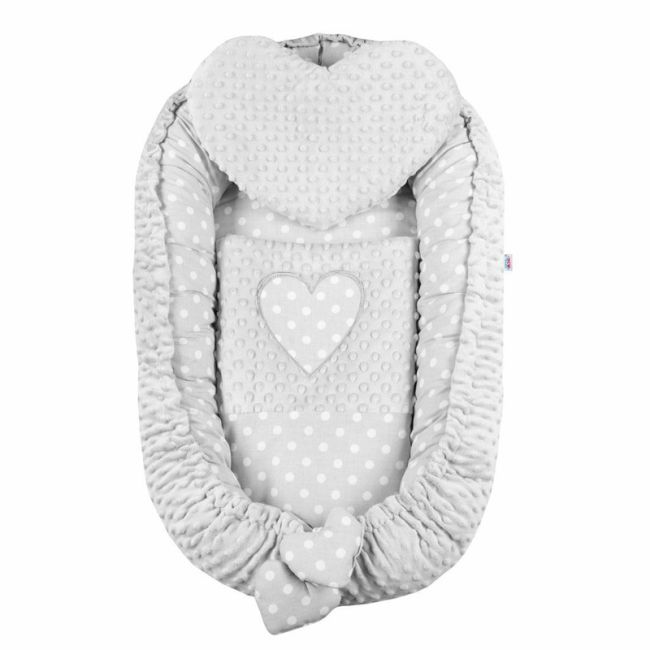 Set 3 piese Luxury, Baby Nest cu doua fete, Cu paturica si pernuta in forma de inima, New Baby, Minky Heart Grey BYN39072