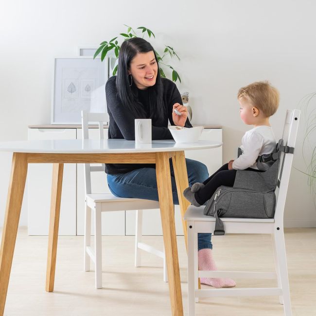 Inaltator de scaun pentru bebelusi 6-36 luni, transportabil, din plastic reciclat, Reer Growing Booster Seat 85041