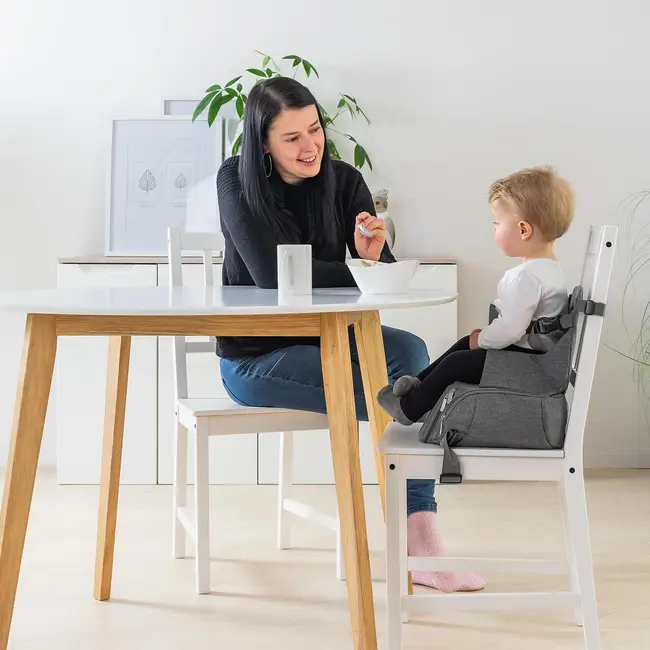 Inaltator de scaun pentru bebelusi 6-36 luni, transportabil, din plastic reciclat, Reer Growing Booster Seat 85041