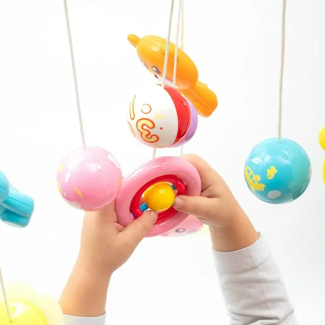 Carusel muzical pentru patut bebelusi, Cu proiectii, Cu melodii si sunete ale naturii, Cu 11 jucarii, Baby Mix, Red BYN37046